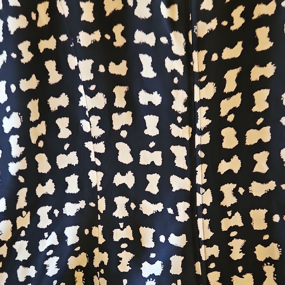 Elegant Black and Cream Women's Tank Top - Picture 5 of 5